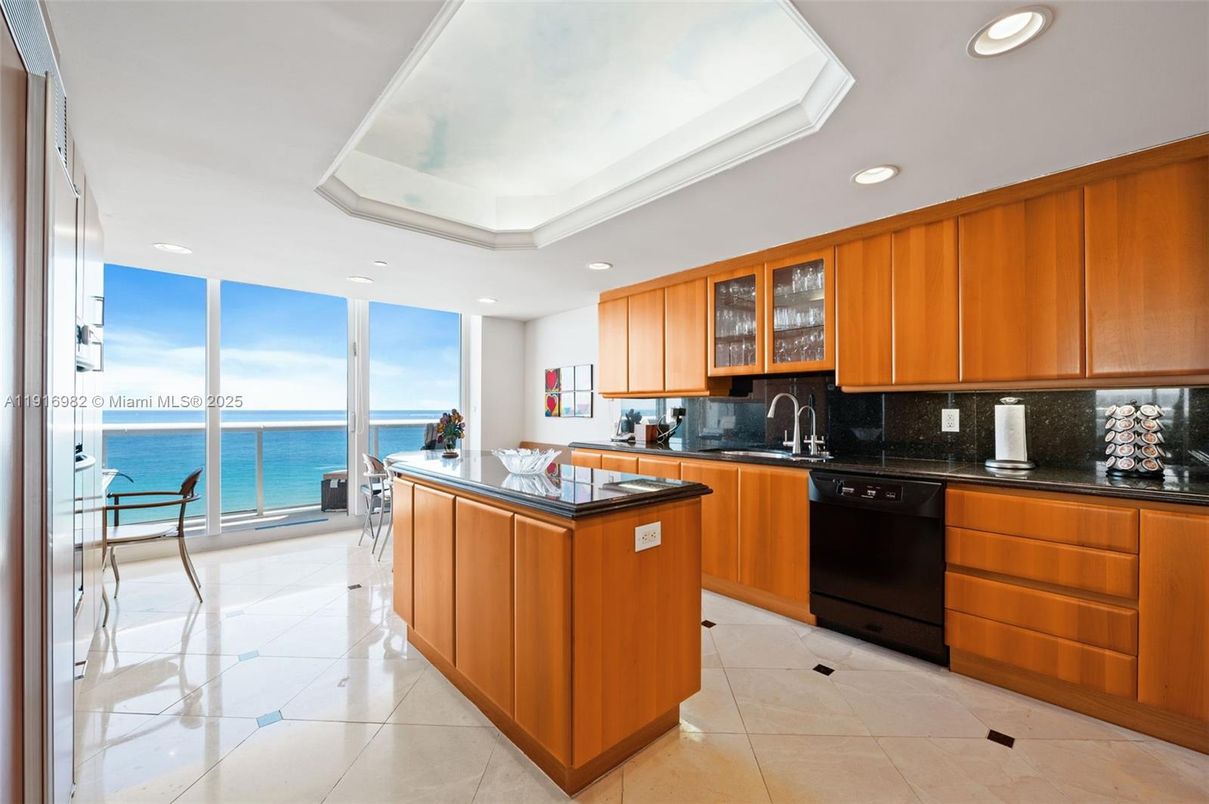 Interior, Kitchen, Recessed Lighting, Water