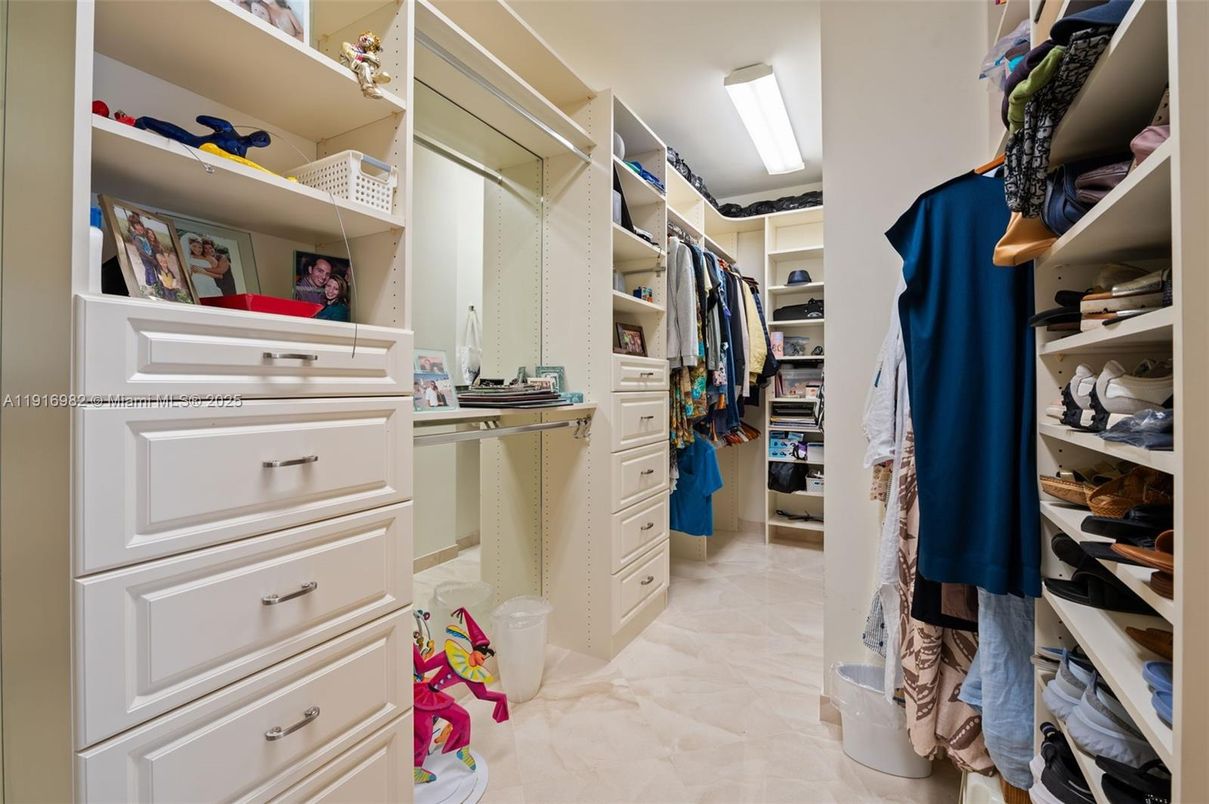 Interior, Walk-in Closets