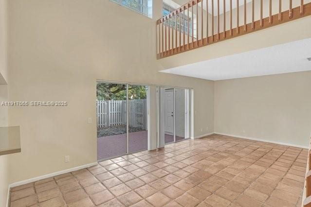 Empty room, Interior