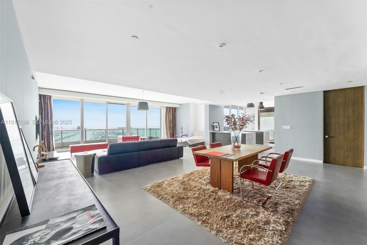 Dining room, Interior, Living room, Pendant Lights, Recessed Lighting, Water