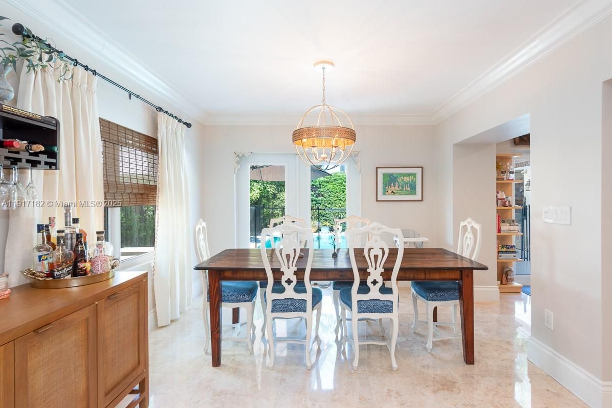 Chandelier, Dining room, Interior