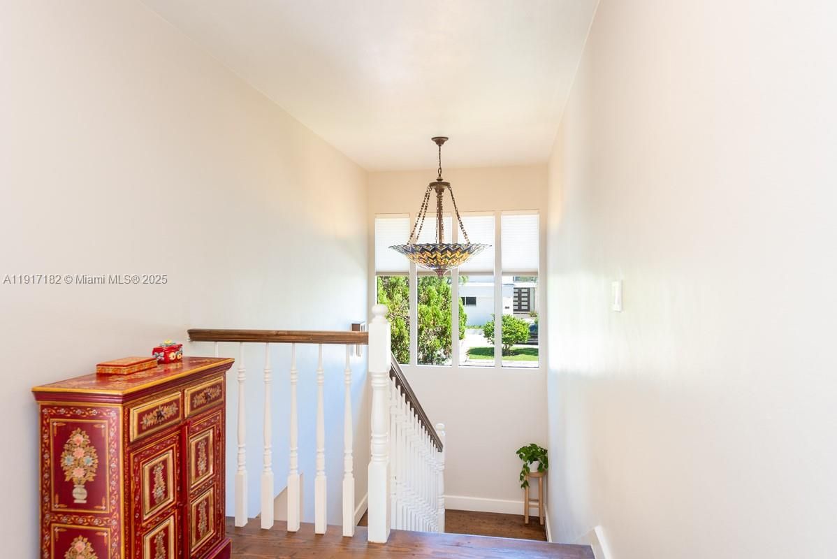 Interior, Pendant Lights, Wood Texture Flooring