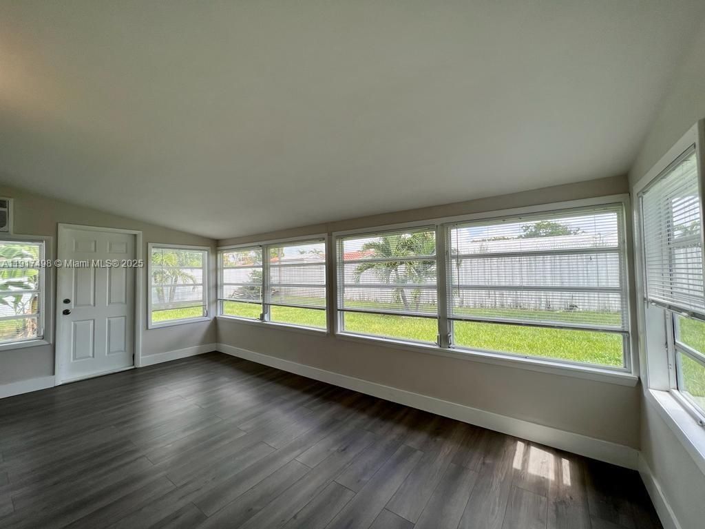 Empty room, Interior, Sun Room, Wood Texture Flooring