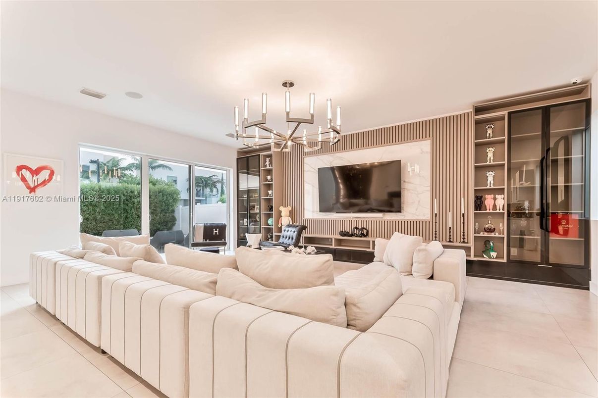Interior, Living room, Pendant Lights