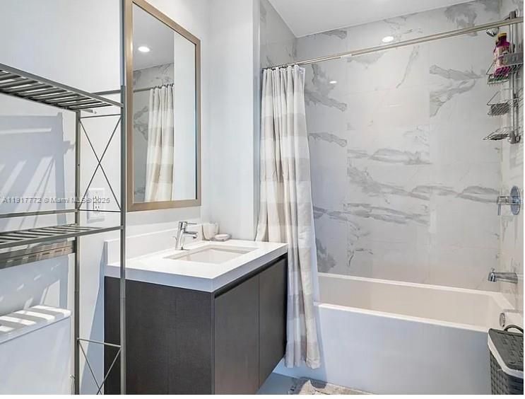 Bathroom, Interior, Marble Walls, Recessed Lighting