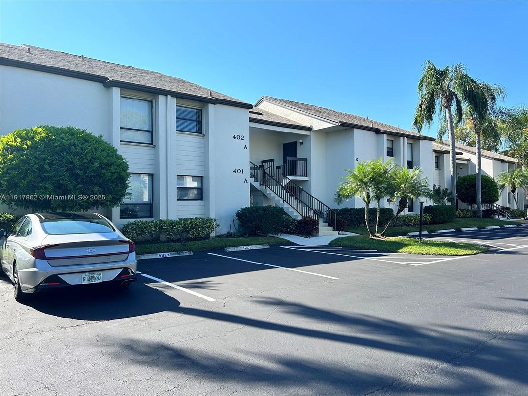 Exterior, Facade, Spanish Mediterranean