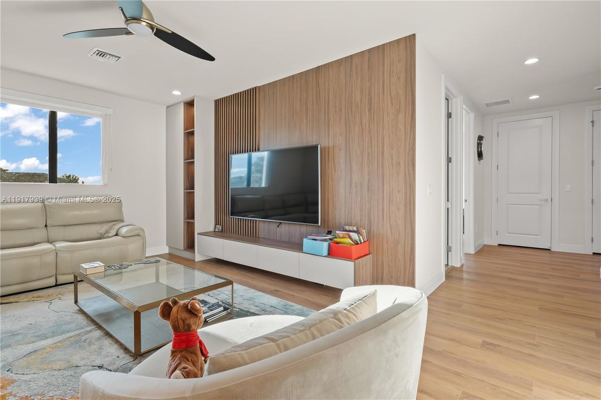 Interior, Living room, Recessed Lighting, Wood Texture Flooring