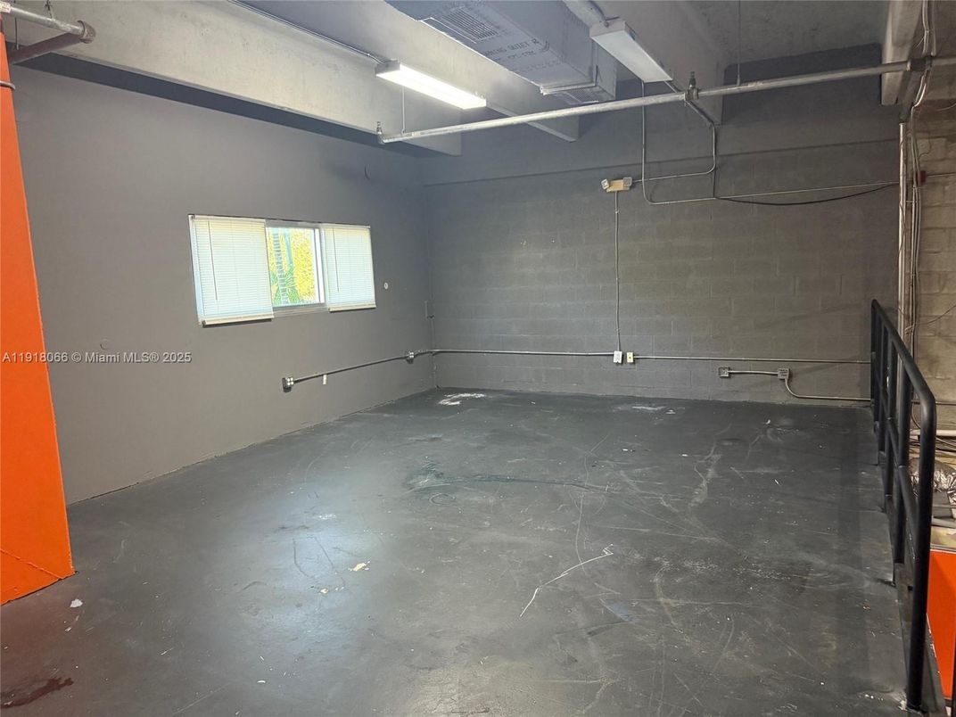 Empty room, Garage, Interior