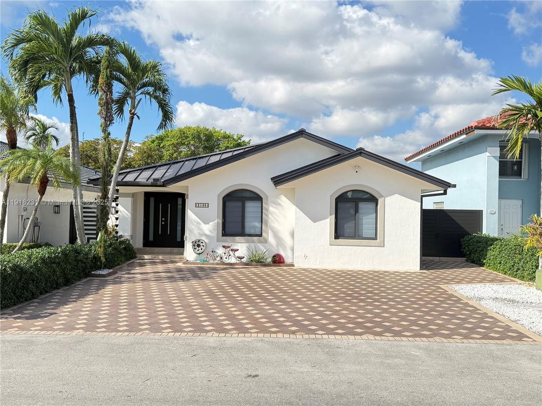 Exterior, Facade, Solar Panels, Spanish Mediterranean