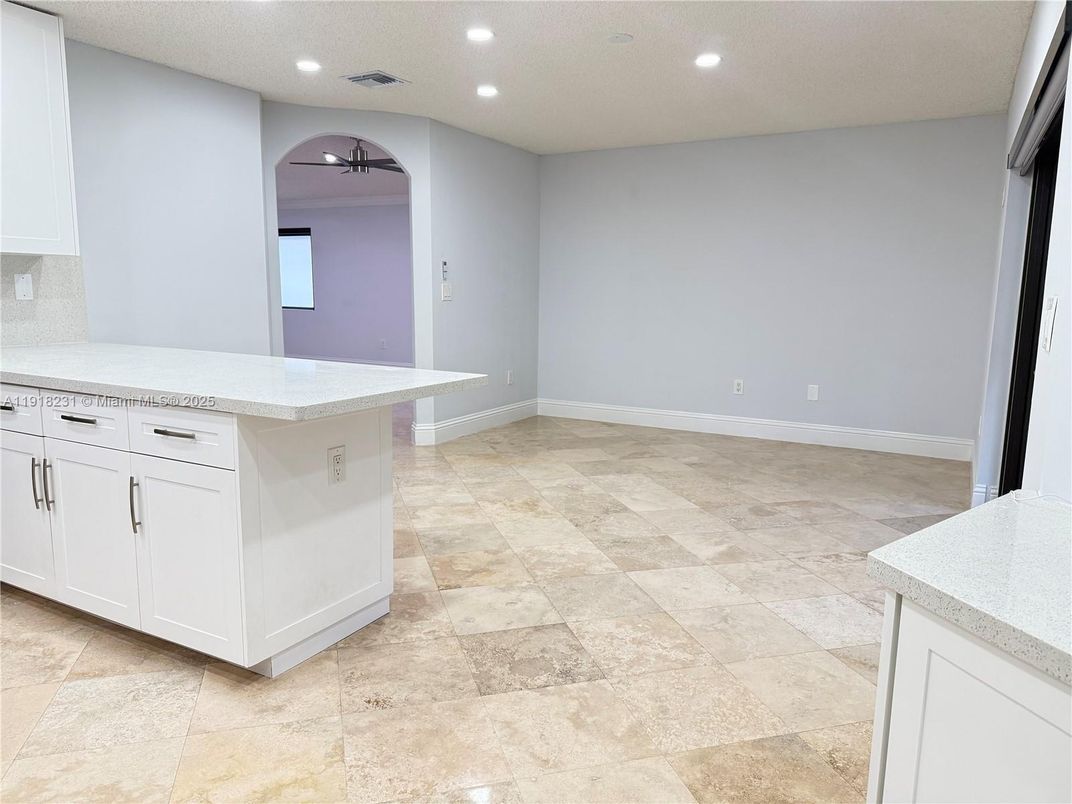 Empty room, Interior, Recessed Lighting