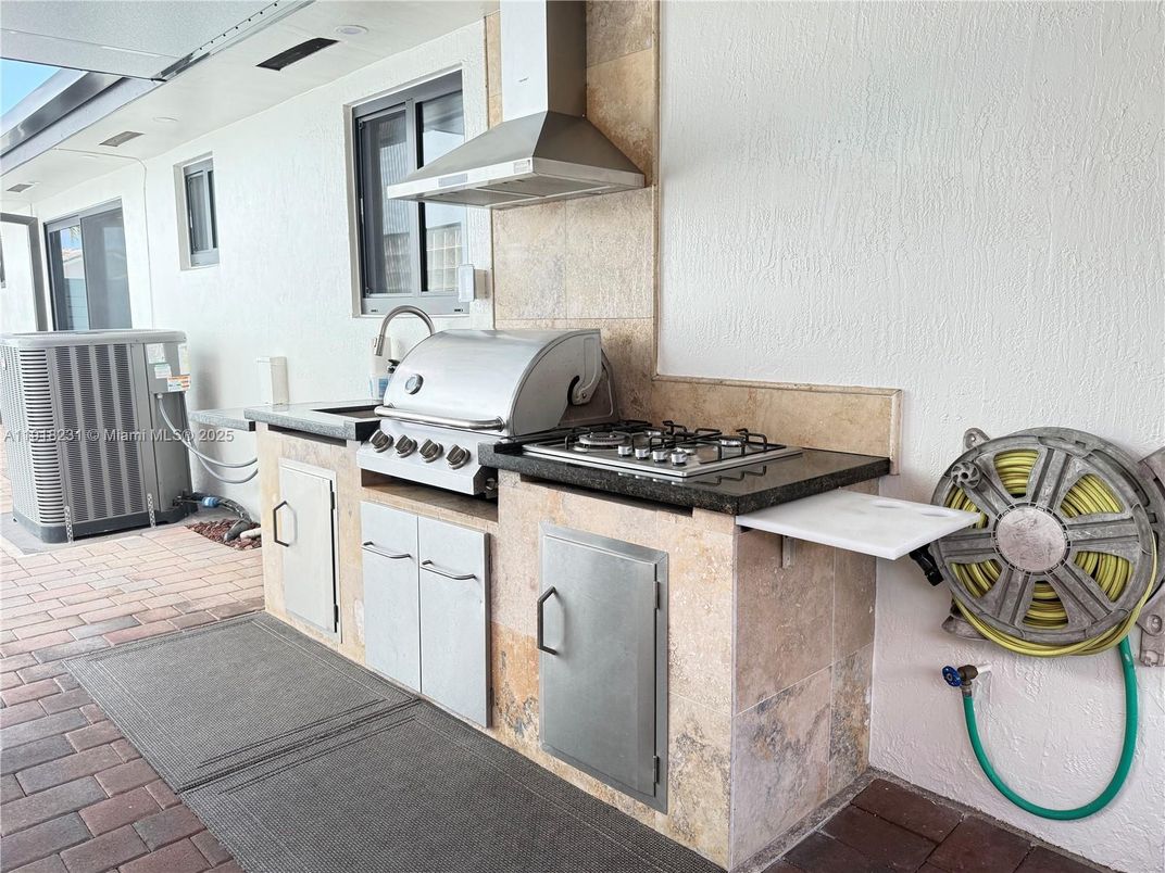 Exterior, Outdoor Kitchen