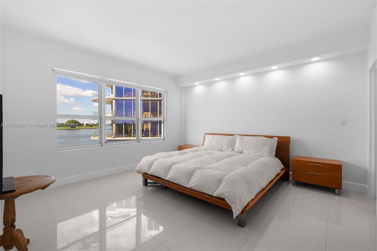 Bedroom, Interior, Recessed Lighting, Water