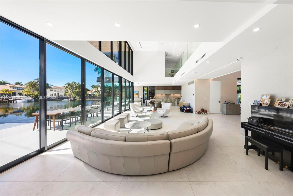 Dining room, Interior, Living room, Piano, Recessed Lighting, Water