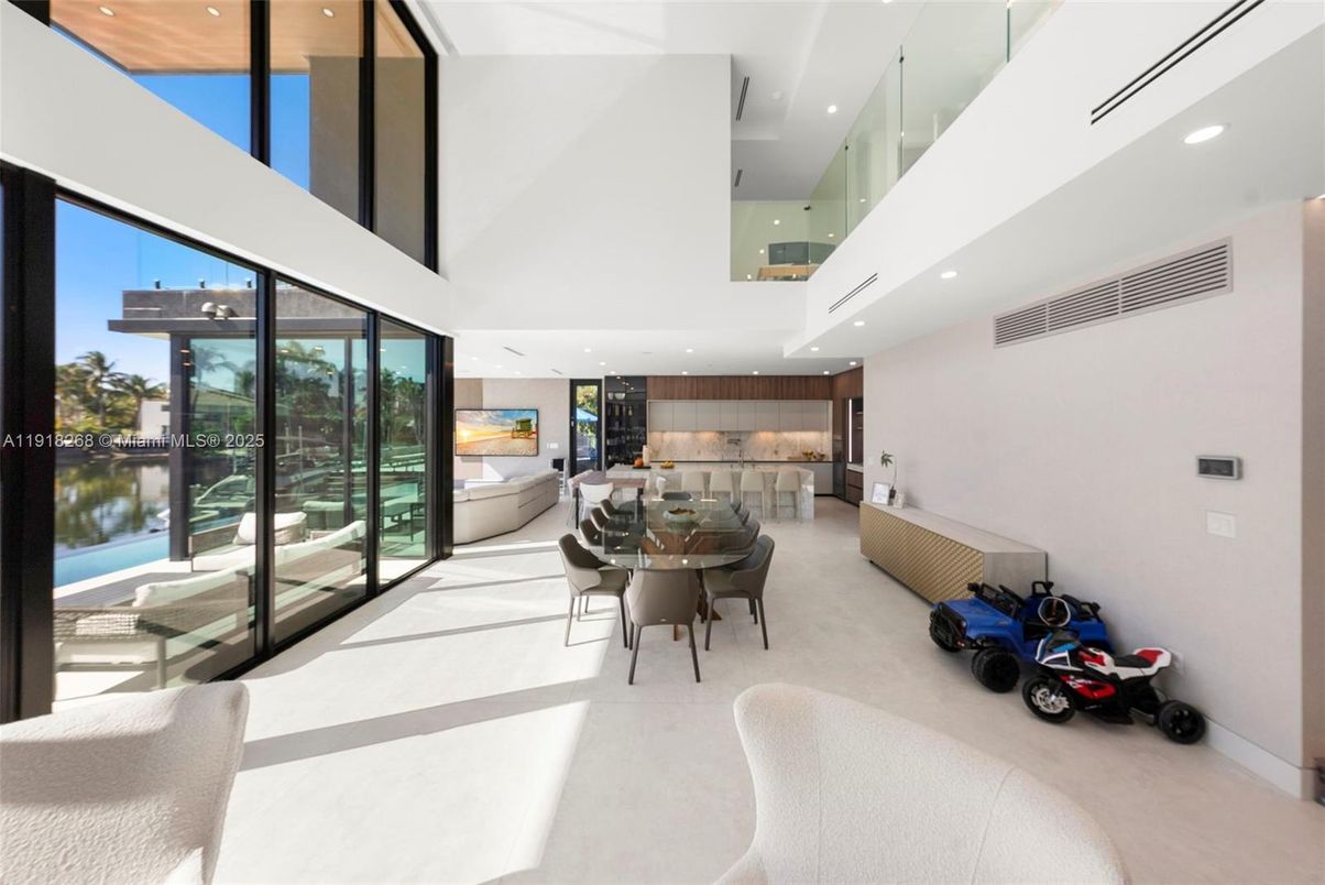 Dining room, Interior, Living room, Recessed Lighting