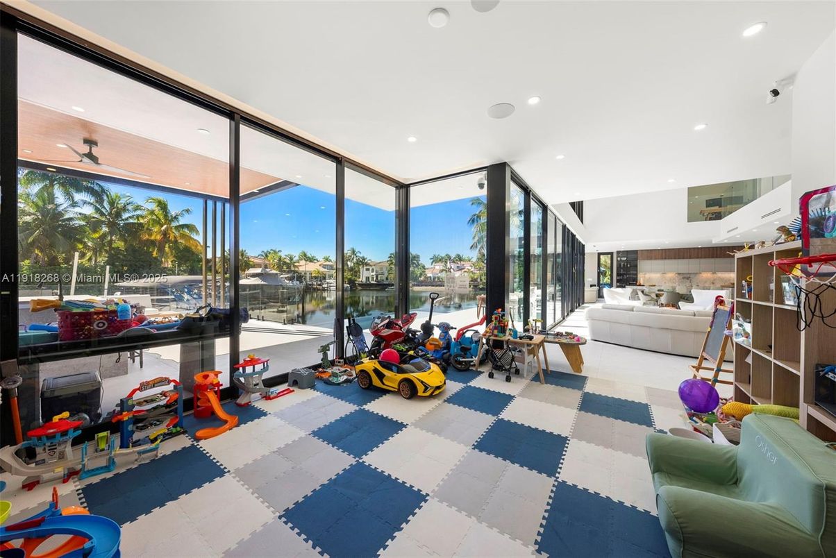 Interior, Living room, Recessed Lighting, Water