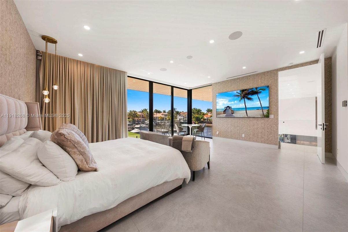 Bedroom, Interior, Pendant Lights, Recessed Lighting, Water