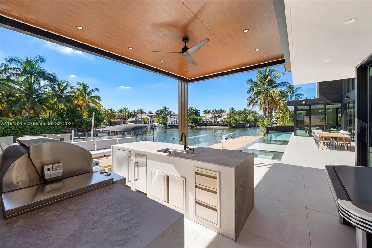 Exterior, Outdoor Kitchen, Pool, Water