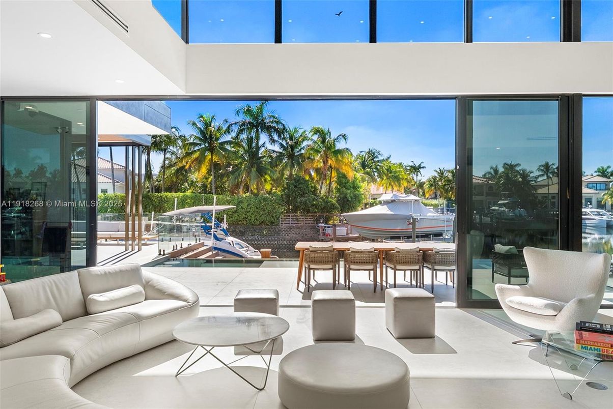 Dining room, Interior, Living room, Recessed Lighting, Water