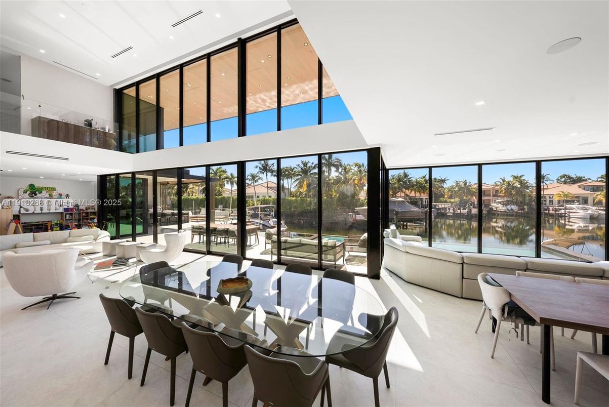 Dining room, Interior, Living room, Recessed Lighting, Water