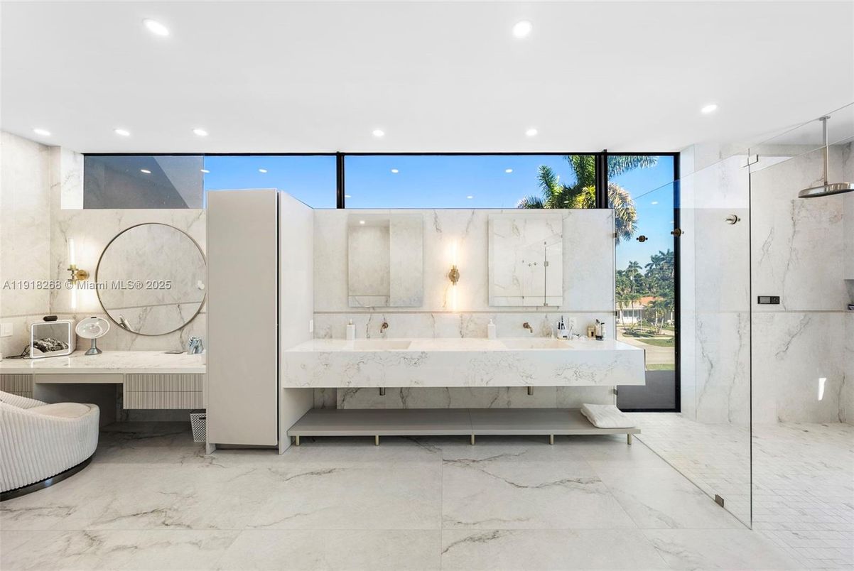 Bathroom, Interior, Marble, Marble Walls, Recessed Lighting