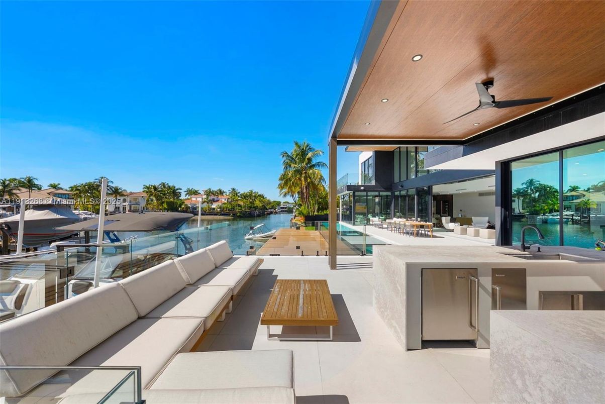 Exterior, Pool, Recessed Lighting, Water