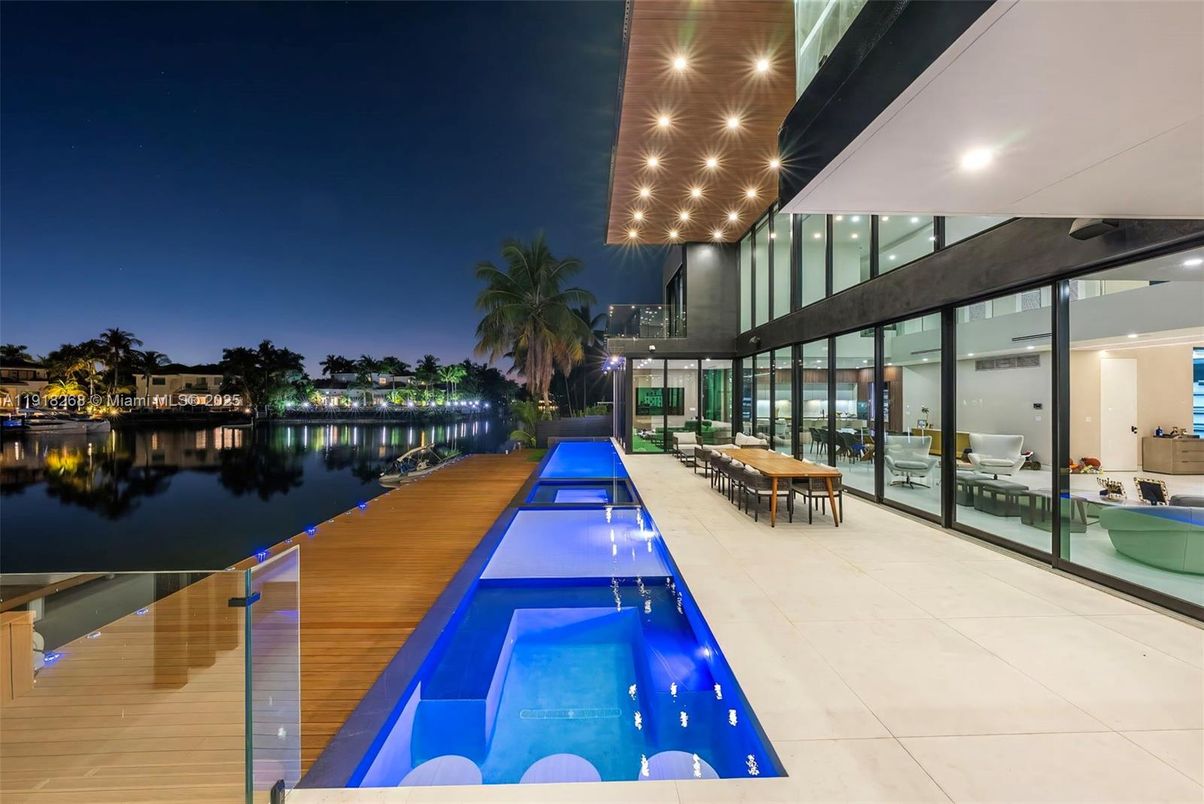 Exterior, Pool, Water