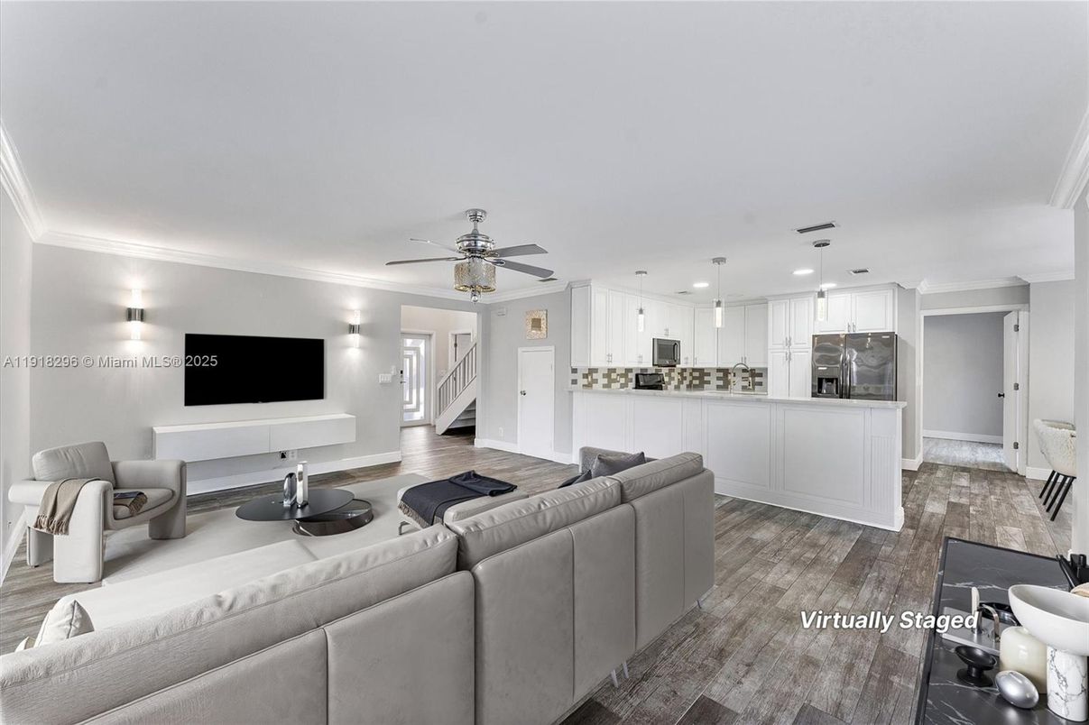 Interior, Kitchen, Living room, Pendant Lights, Recessed Lighting, Wood Texture Flooring