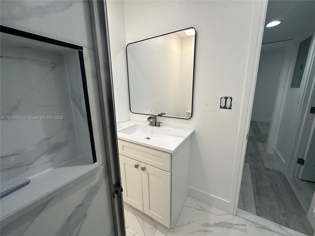 Bathroom, Interior, Marble, Marble Walls, Recessed Lighting