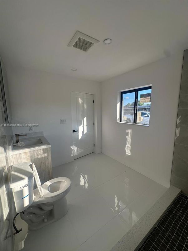 Bathroom, Empty room, Interior, Recessed Lighting