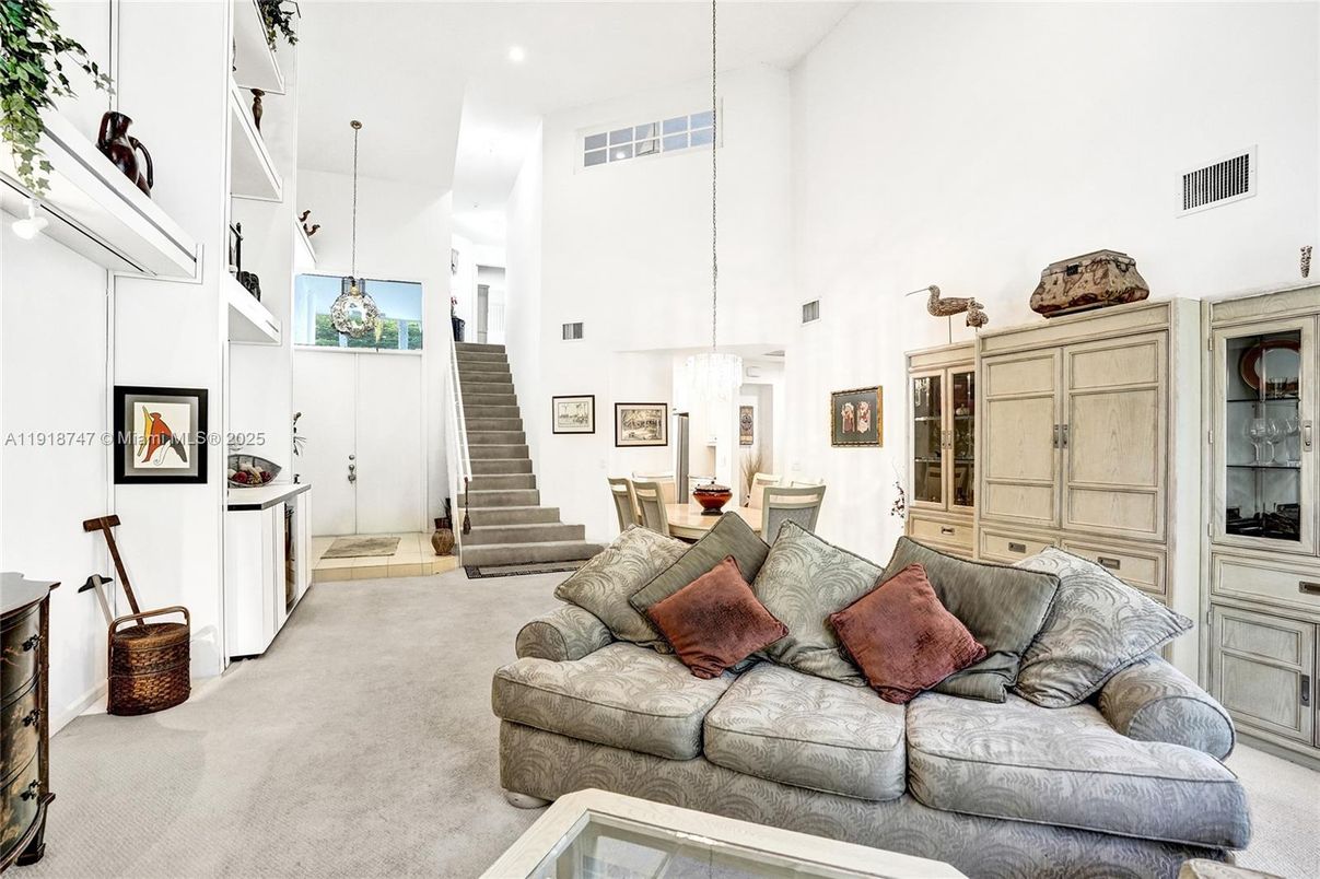 Dining room, Interior, Living room, Pendant Lights, Recessed Lighting