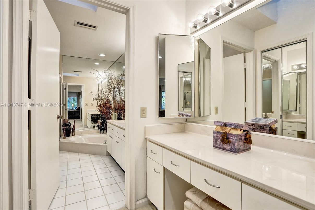 Bathroom, Interior, Recessed Lighting