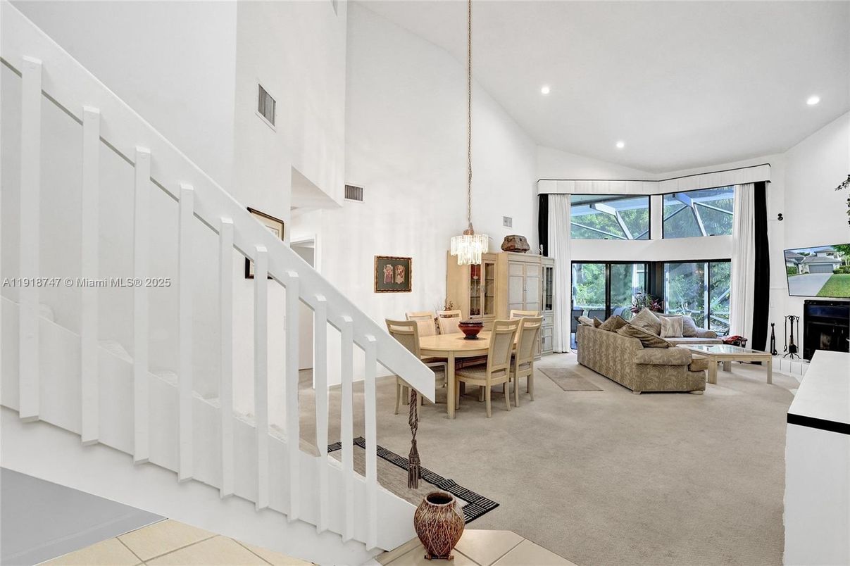 Chandelier, Dining room, Interior, Living room, Pendant Lights, Recessed Lighting