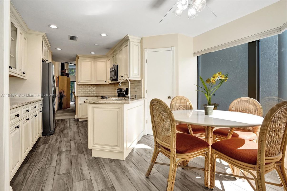 Dining room, Interior, Kitchen, Recessed Lighting, Wood Texture Flooring