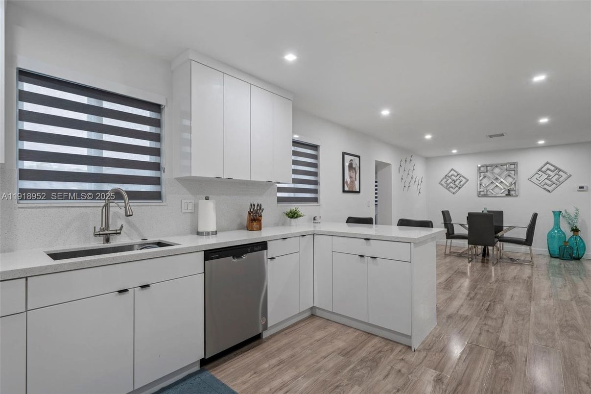 Dining room, Interior, Kitchen, Recessed Lighting, Wood Texture Flooring