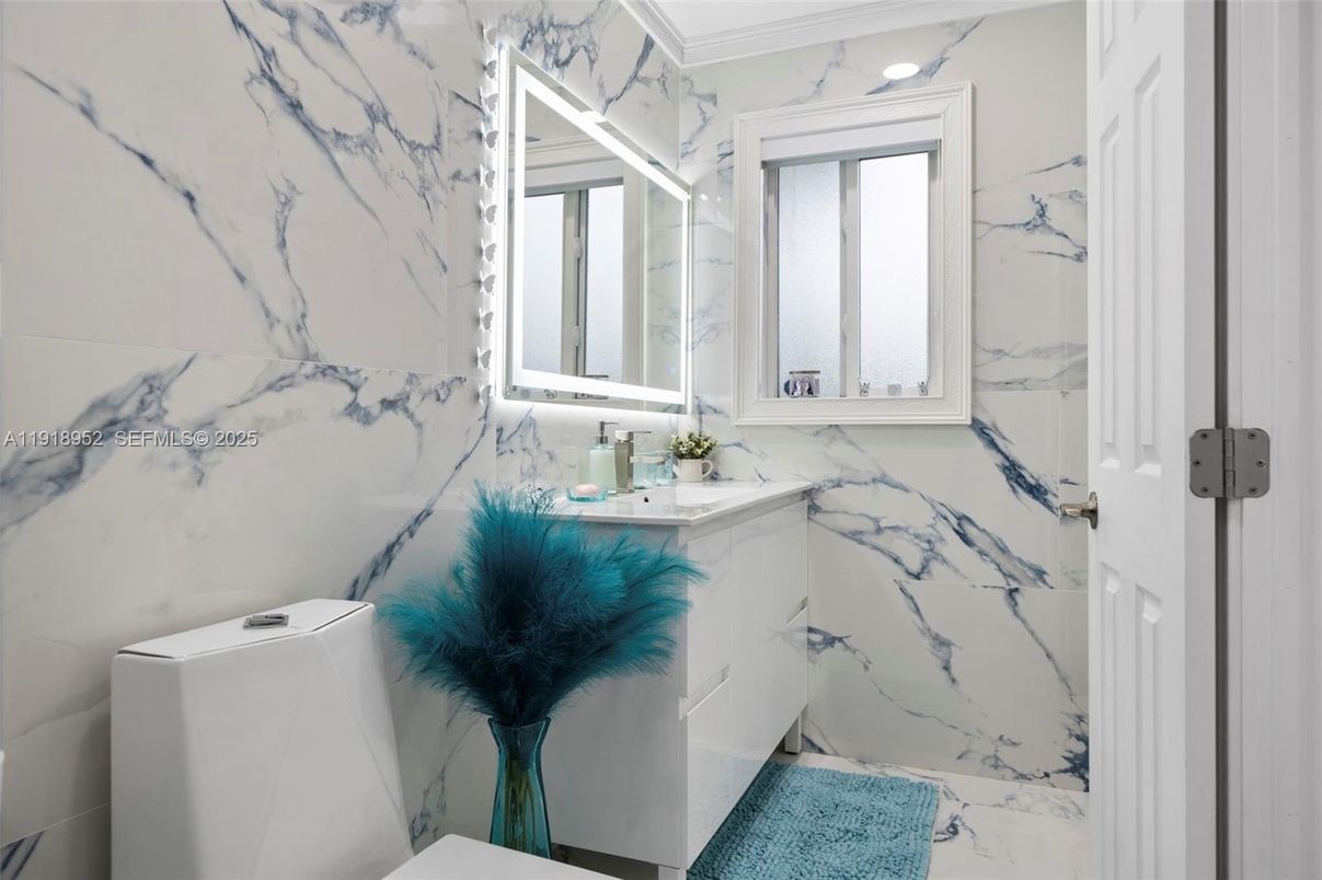 Bathroom, Interior, Marble, Marble Walls, Washer