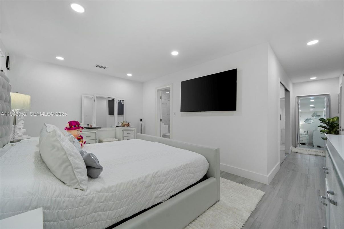 Bedroom, Interior, Recessed Lighting, Wood Texture Flooring