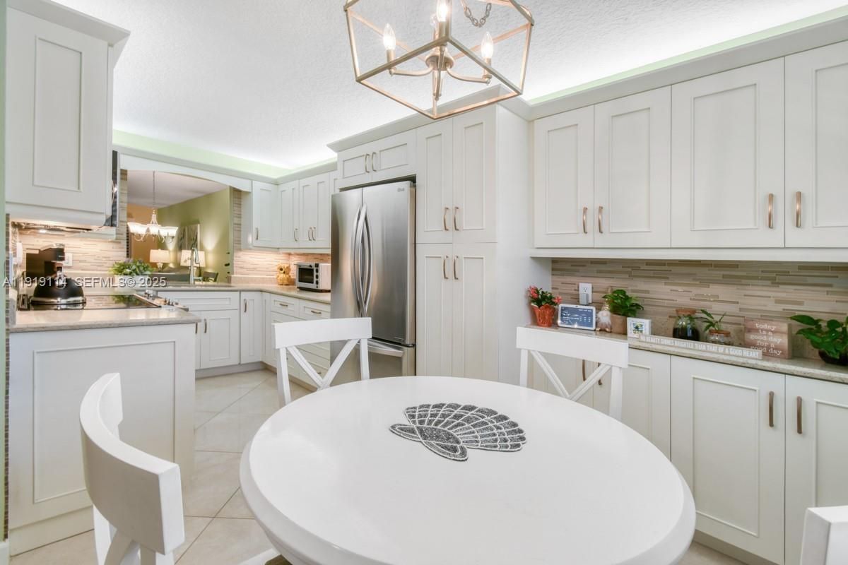 Dining room, Interior, Kitchen, Pendant Lights, Stainless Steel Appliances