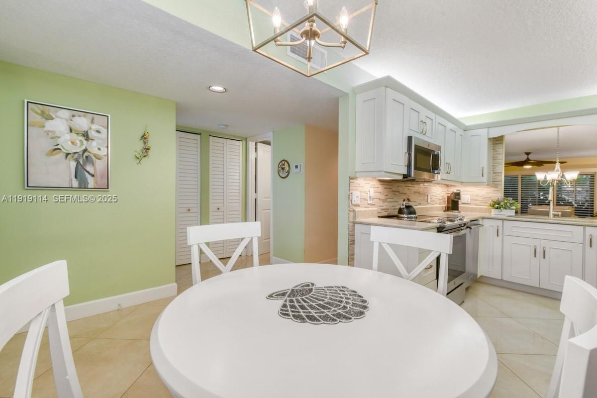 Dining room, Interior, Kitchen, Pendant Lights, Recessed Lighting