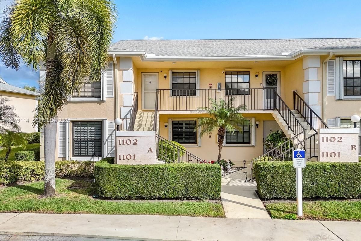 Exterior, Facade, French Provincial