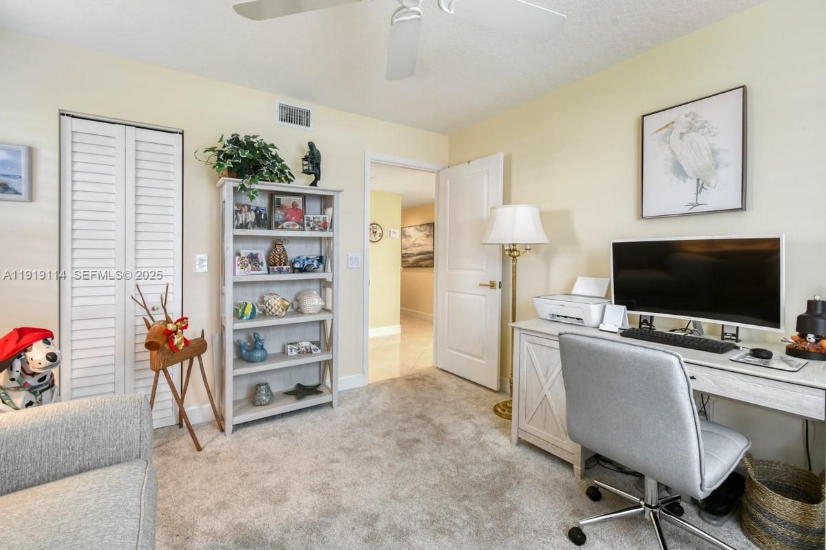 Home Office, Interior