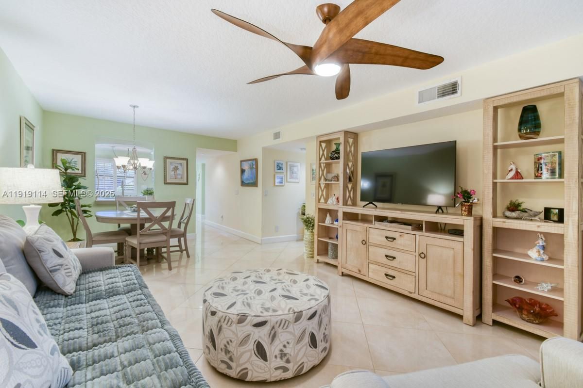 Chandelier, Dining room, Interior, Living room