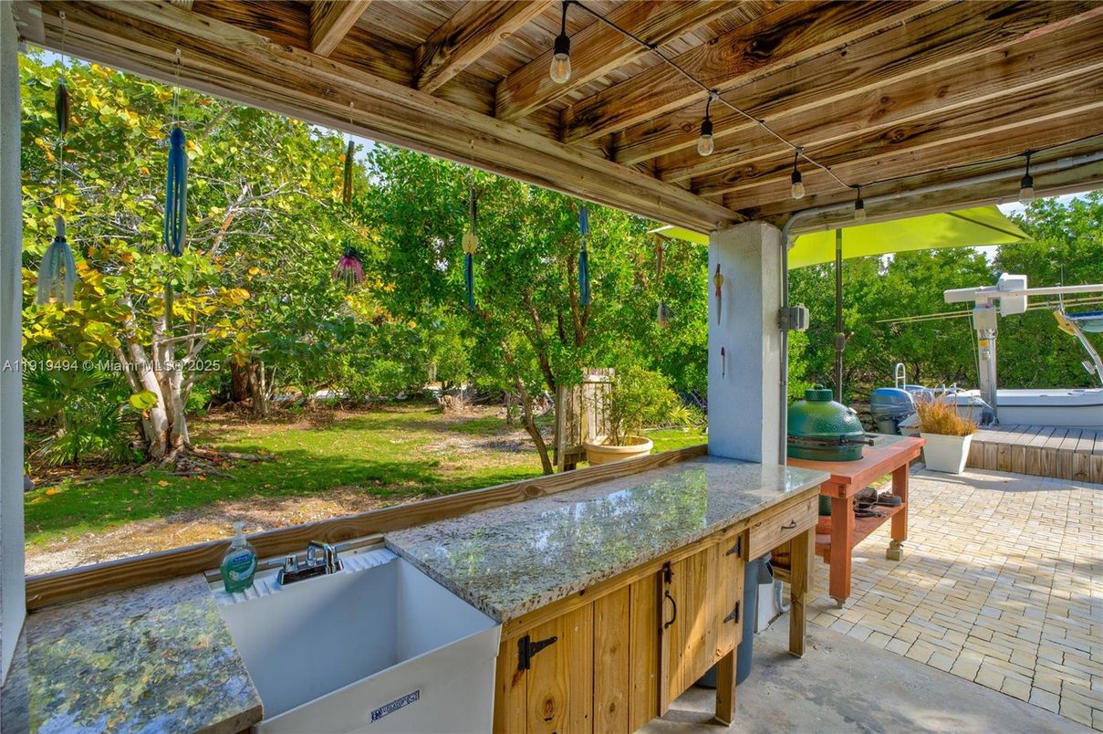 Exterior, Outdoor Kitchen