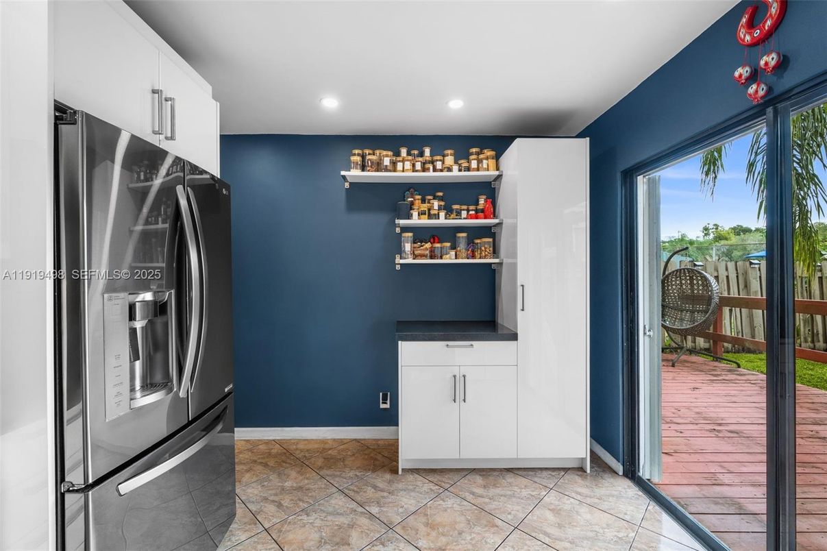 Interior, Kitchen, Recessed Lighting, Washer