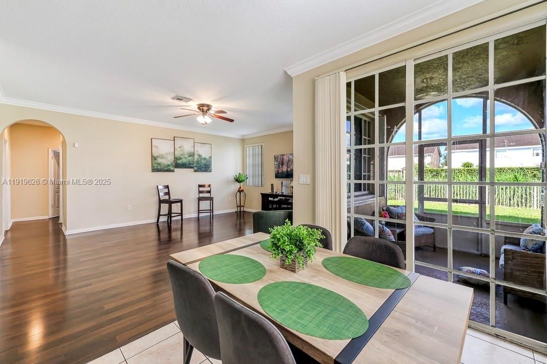 Dining room, Interior, Wood Texture Flooring