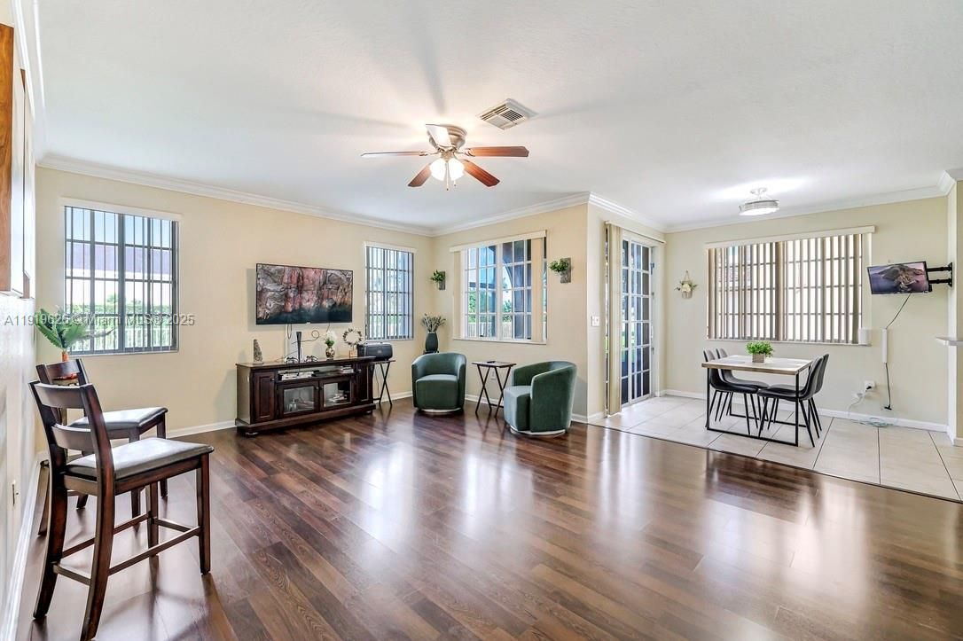 Dining room, Interior, Wood Texture Flooring