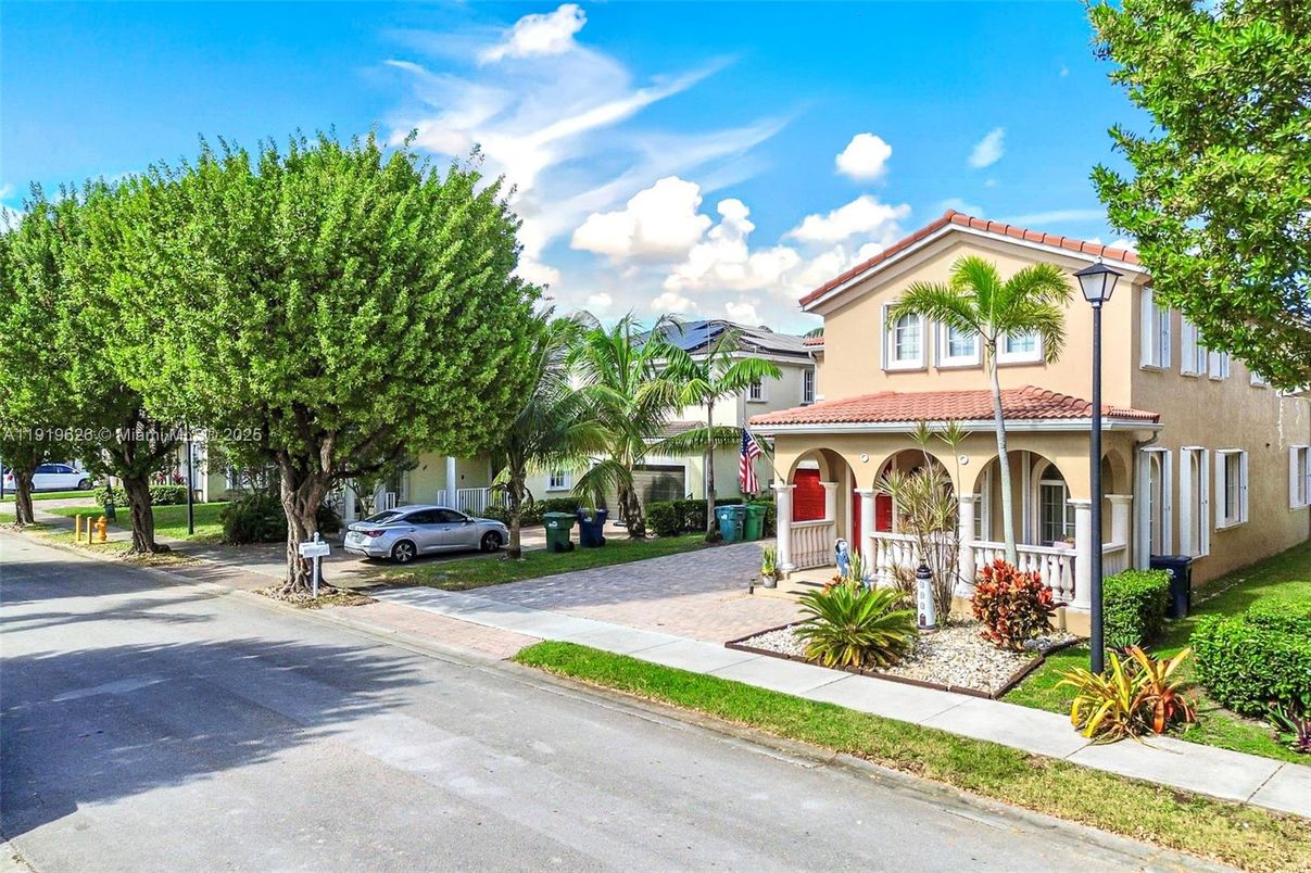 Exterior, Facade, Mediterranean