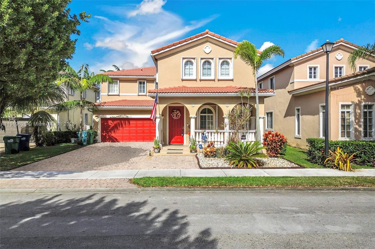 Attached, Exterior, Facade, Mediterranean