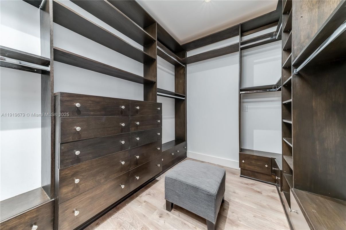 Interior, Walk-in Closets, Wood Texture Flooring