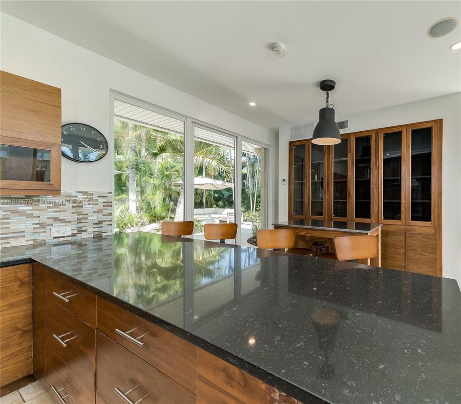 Dining room, Interior, Recessed Lighting