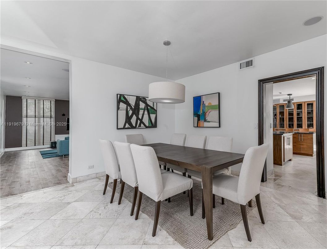 Dining room, Interior, Pendant Lights, Recessed Lighting